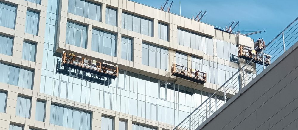 Мойка фасада и остекления высотных зданий стоимость - Кострома
